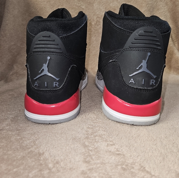 Jordan Legacy 312 GS, 5.5 Youth, Black/Fire Red/Gray/White - Picture 3 of 6